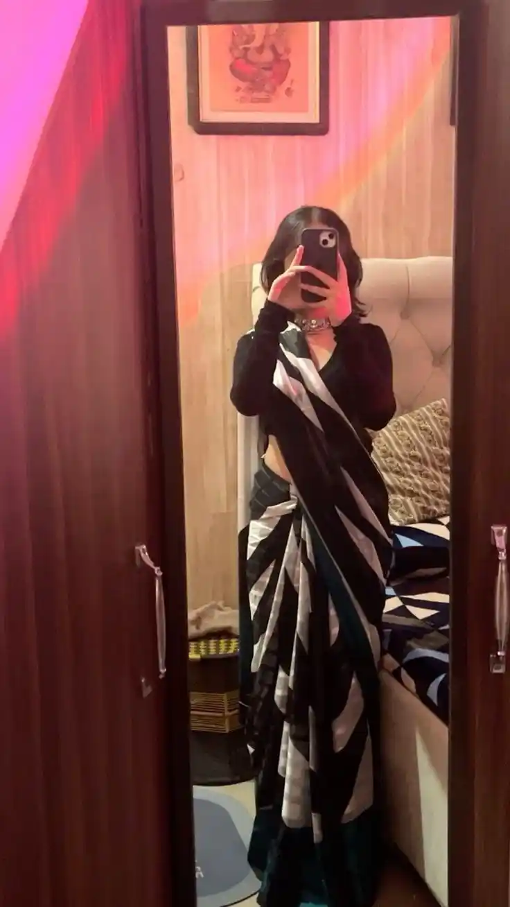 hijab-girl-hide-face-pic-dp