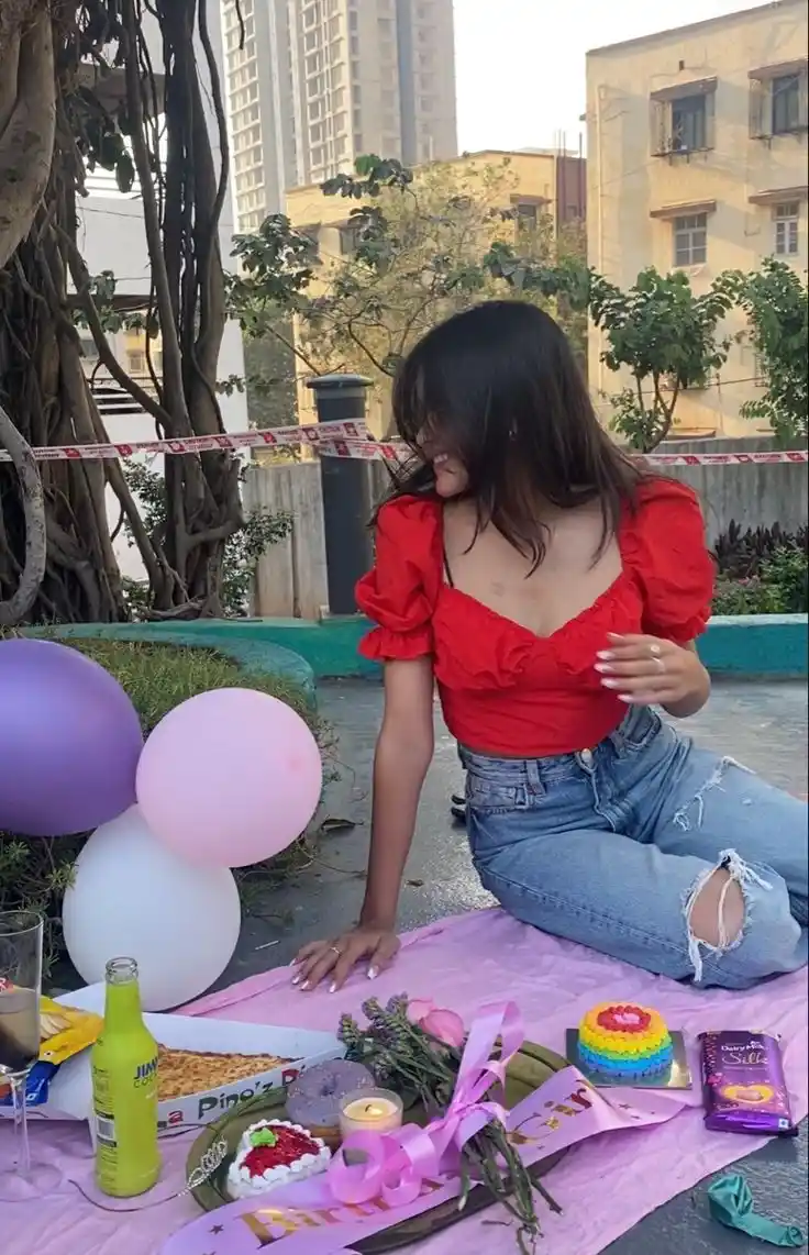 instagram-aesthetic-mirror-selfie