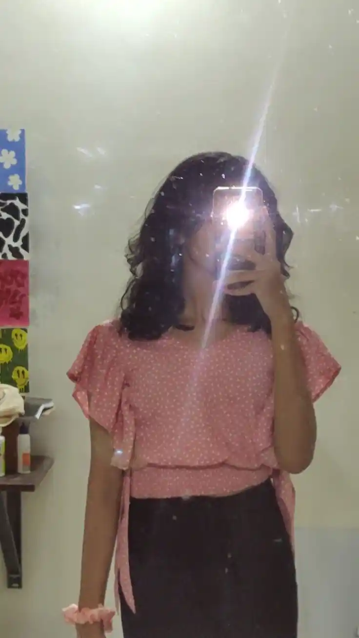 instagram-aesthetic-mirror-selfie