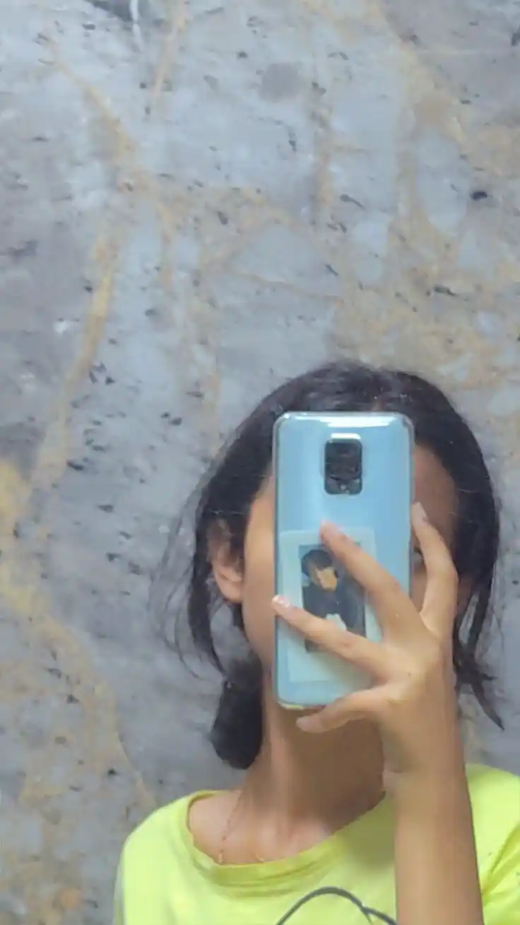 mirror-hijab-girl-dp