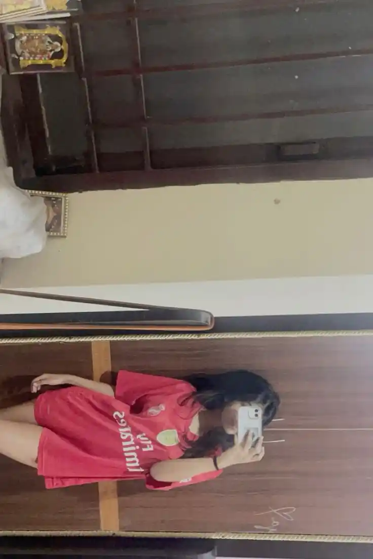 mirror-hijab-girl-dp