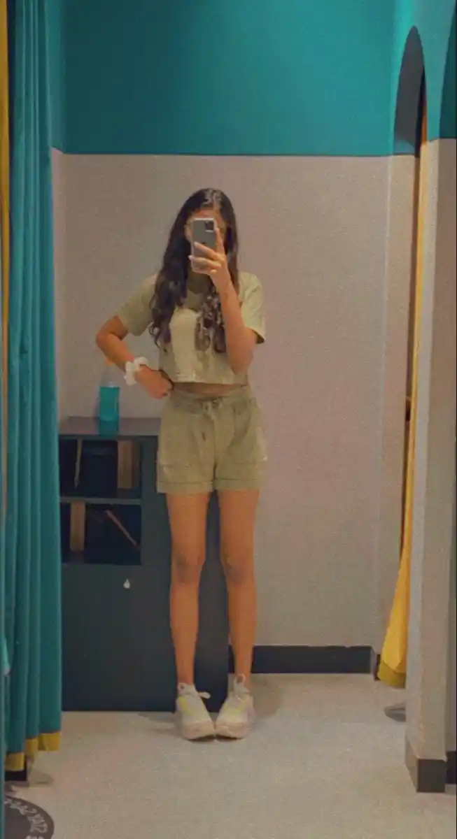 real-simple-girl-image-hide-face