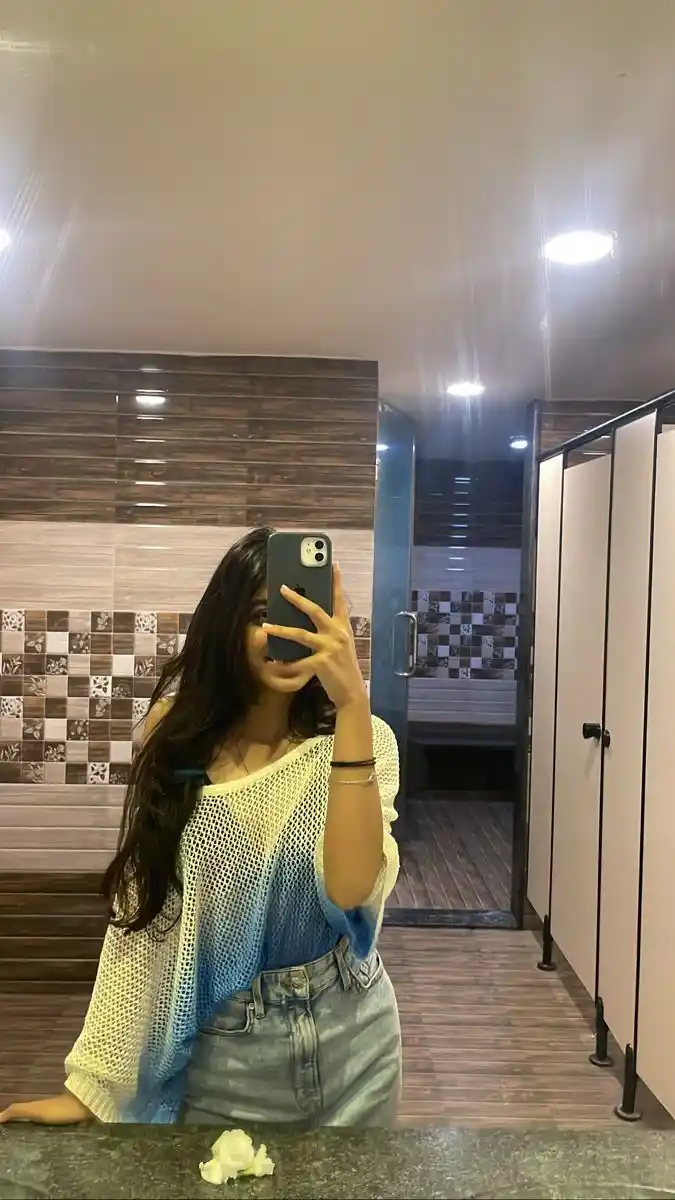 real-simple-girl-image-hide-face