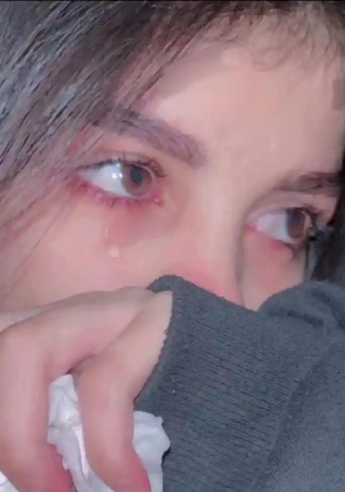 broken-heart-alone-sad-girl-dp