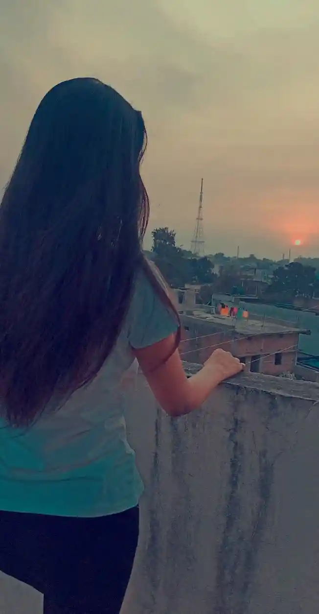 emotional-sad-girl-dp