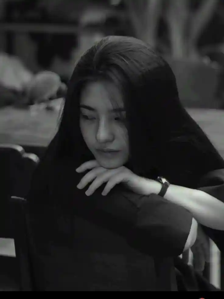 sad-girl-dp-for-whatsapp