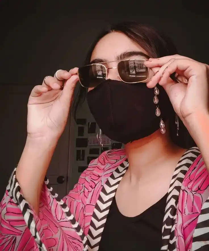 instagram-mask-girl-dp