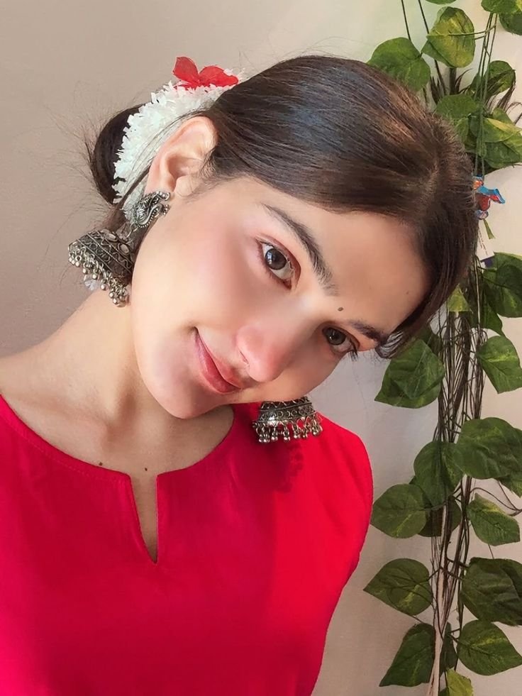 Cute Girls Selfie DP