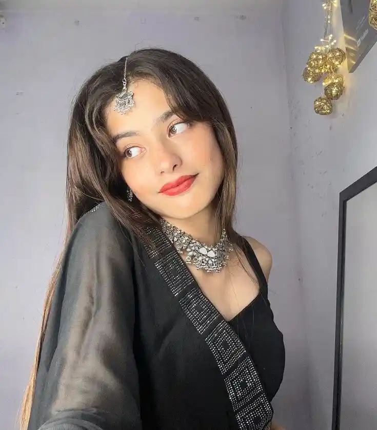 cute-girl-dp-instagram-whatsapp