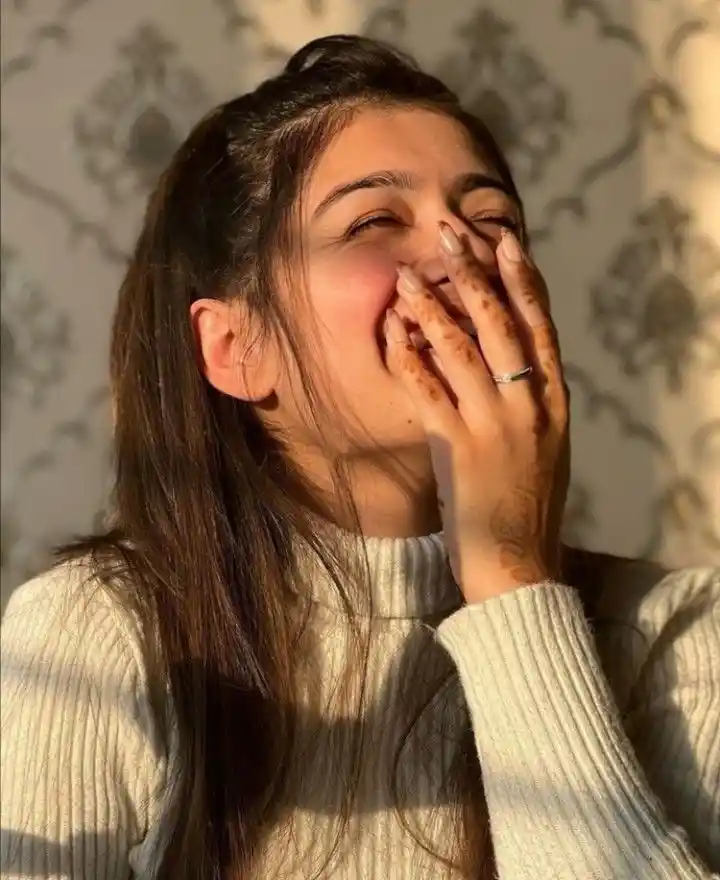 cute-girl-dp-instagram-whatsapp